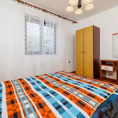 In 5747 B Apartment *