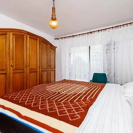 Apartment In 5747 B