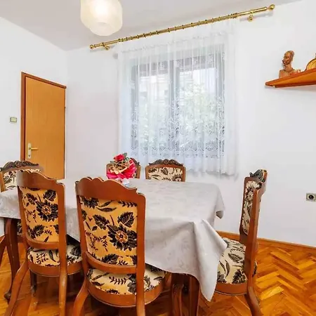 In 5747 B Apartment Dramalj