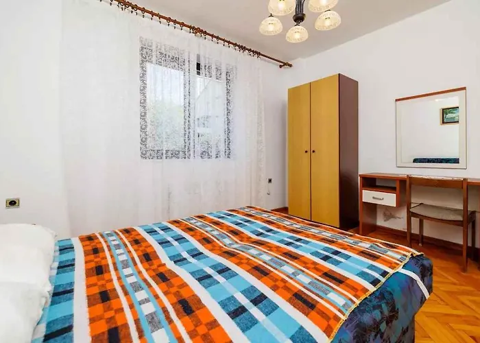 In 5747 B Apartment *