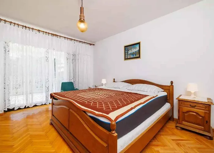 In 5747 B Apartment