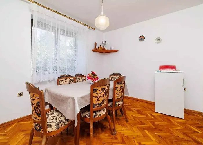 Apartment In 5747 B